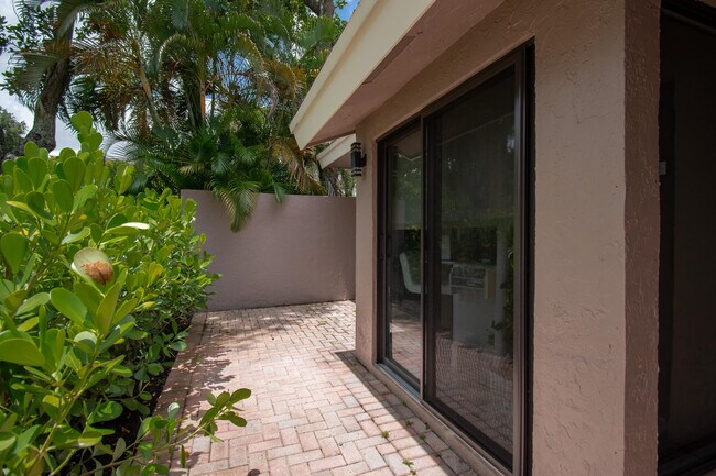 Building Photo - 6602 Thornhill Ct