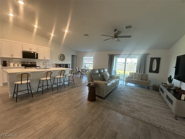 Foto del edificio - 1614 NE 2nd Pl