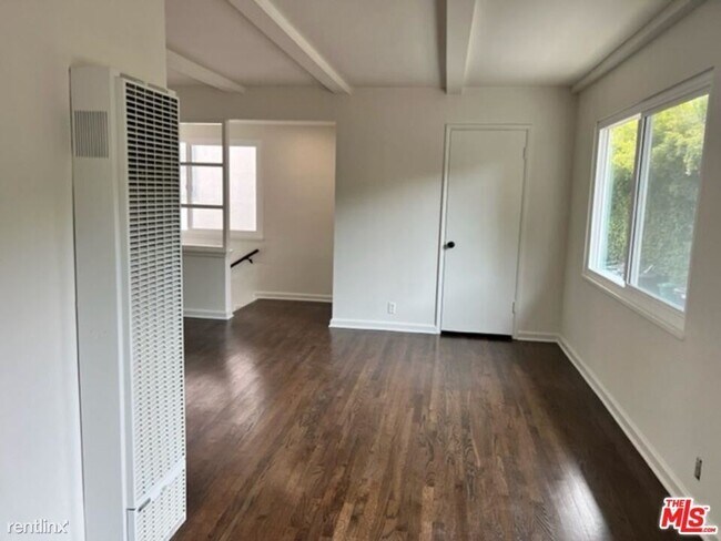 Building Photo - 1 br, 1 bath Condo - 605 N Doheny Dr Apt C