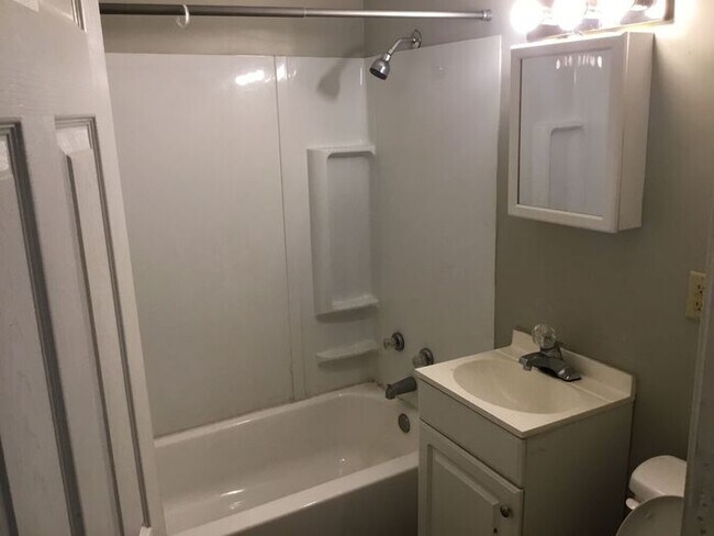 Building Photo - 2918 N Denny St