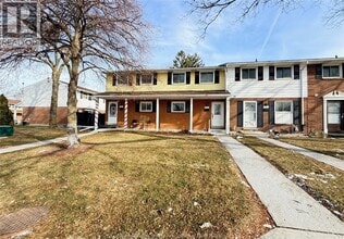 Building Photo - 3000 Meadowbrook Ln