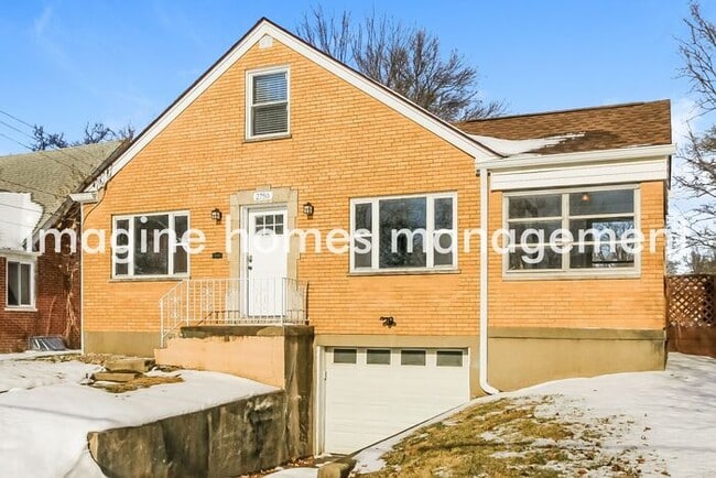 Building Photo - Fully renovated 4 Bedroom home in Cincinnati!