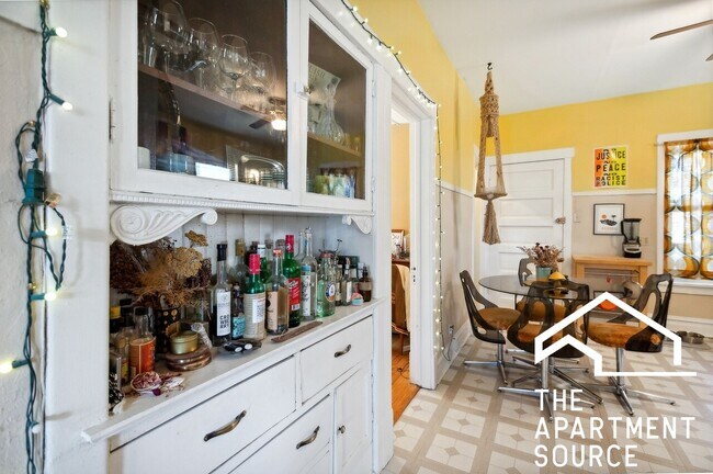 Foto del edificio - 5128 W Henderson St