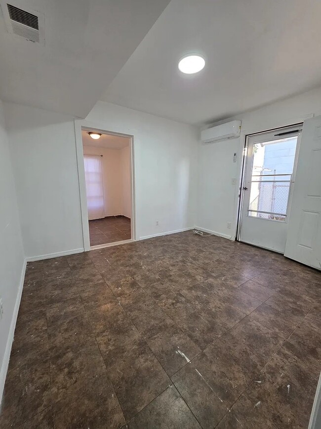 Building Photo - 282 Weed Ave
