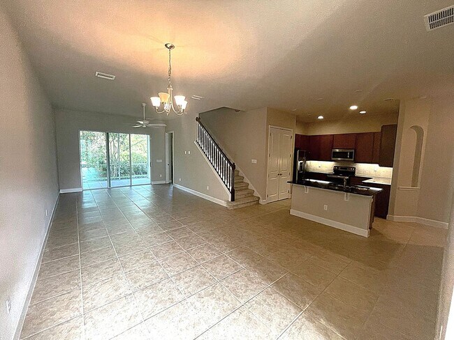Foto del edificio - Beautiful 3 Bedroom 3 Bathroom home in Pla...