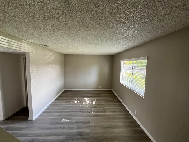 Building Photo - Mountain View Townhomes