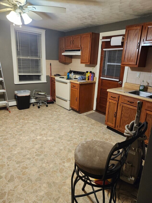 Kitchen - 17 School St