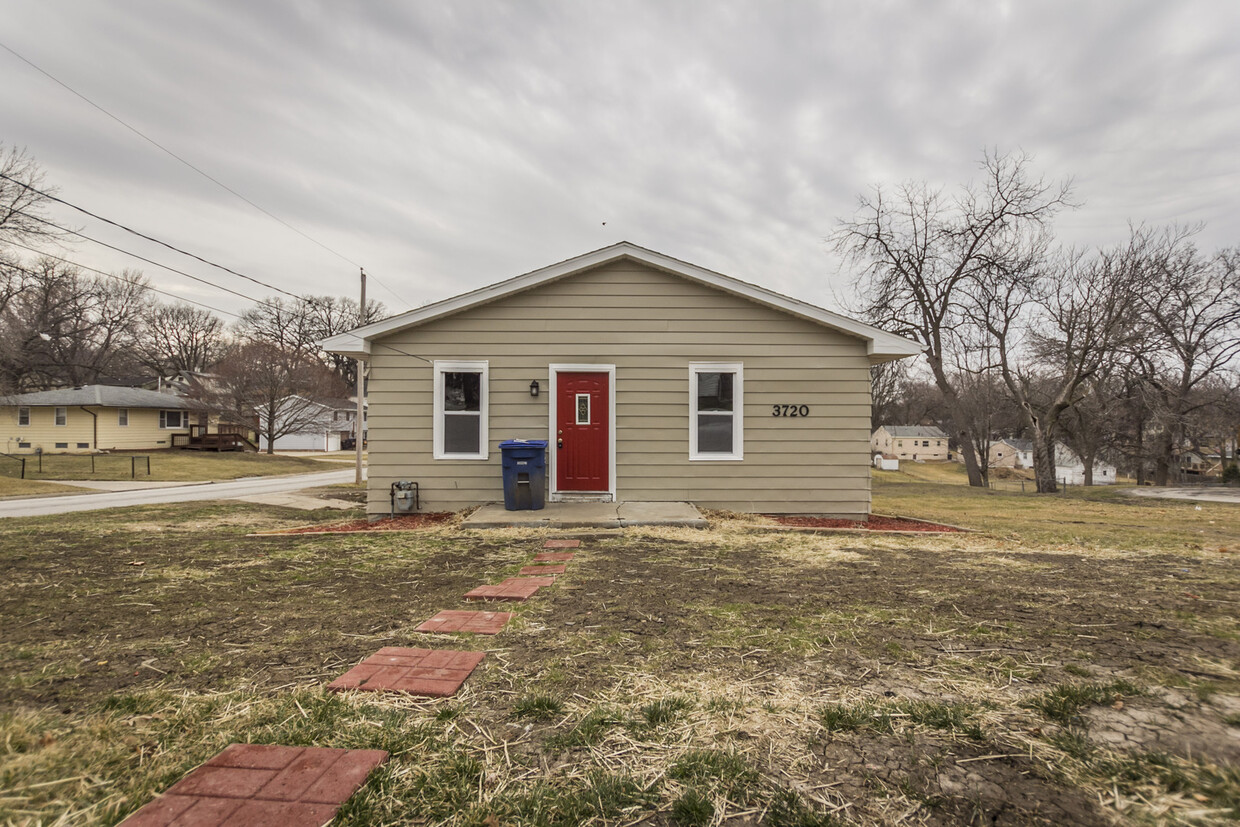 Primary Photo - 3 Bedroom 2 Bathroom Home