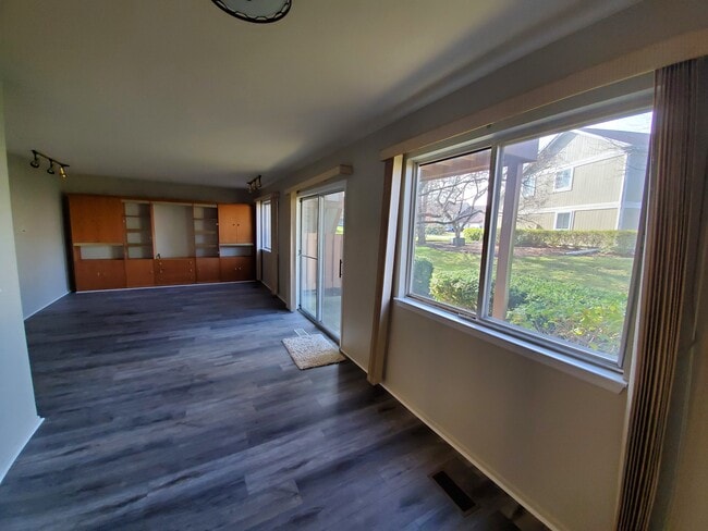 Building Photo - 256 Appletree Ct