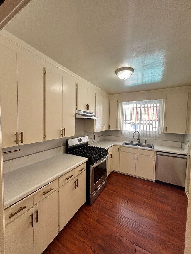 Foto del edificio - 1540 Laurel Ave