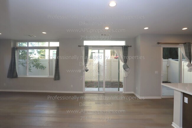 Foto del edificio - 2041 N Orange Olive Rd