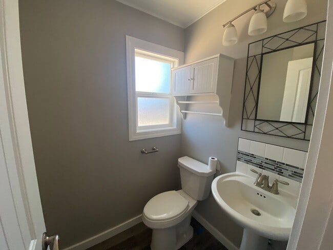 Building Photo - 3 Bed 1.5 bath home in Prineville