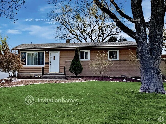 Building Photo - 253 E La Porte Dr