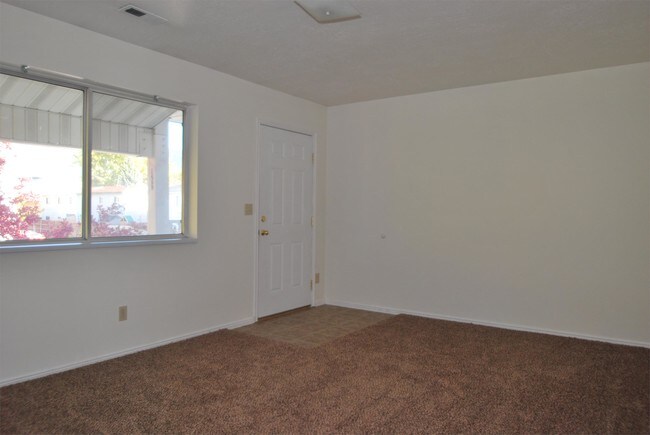 Building Photo - 162 W 1140 N