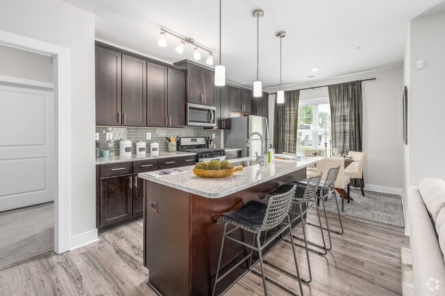 2BR, 2BA - 1,100SF - Kitchen - HoneyGo Run Apartments