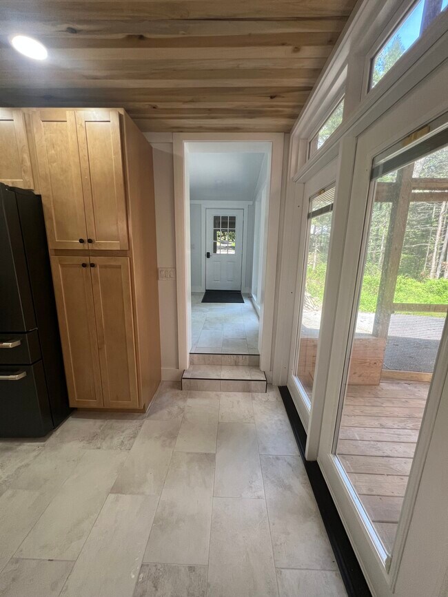 Entranceway to Kitchen. - 155 White Creek Ct