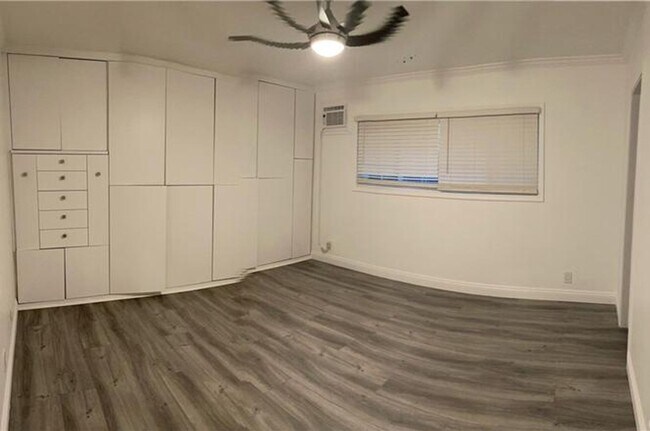 Foto del edificio - Beautiful Modern Belmont Shore Home