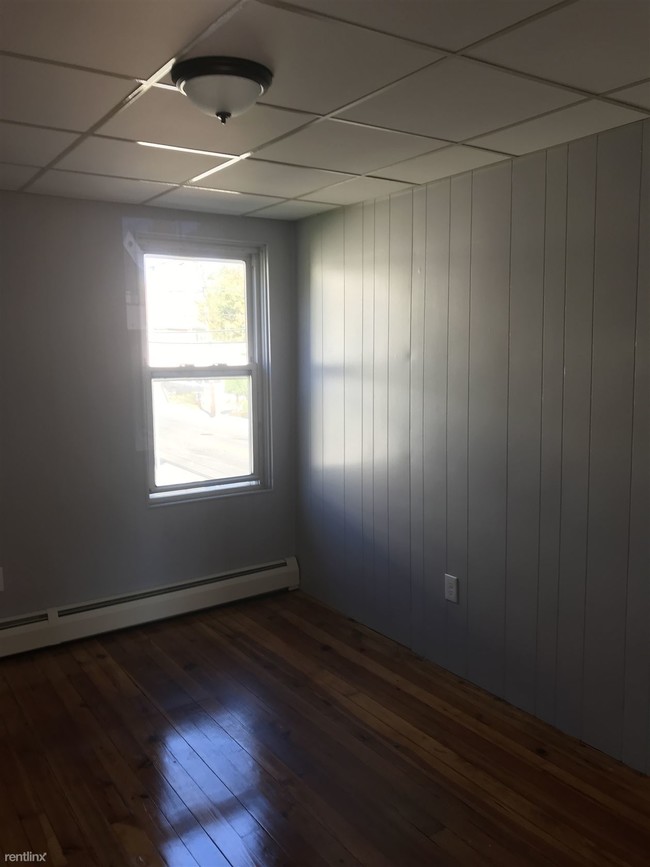 Building Photo - 638 Woonasquatucket Ave