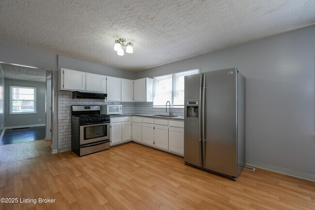 Building Photo - 808 Beecher St