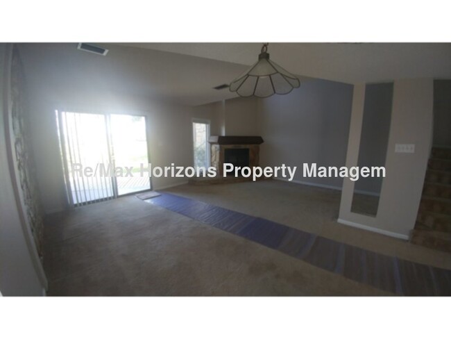 Building Photo - 9992 Fairway Villas Ln