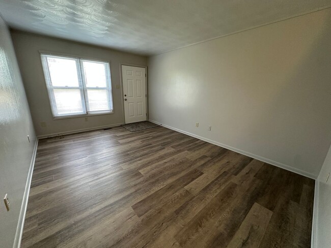 Building Photo - 2219 Bel Air Dr