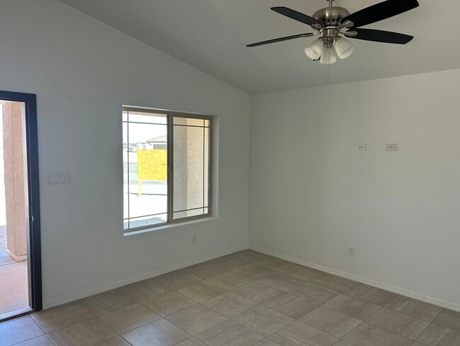 Foto del edificio - BRAND NEW!