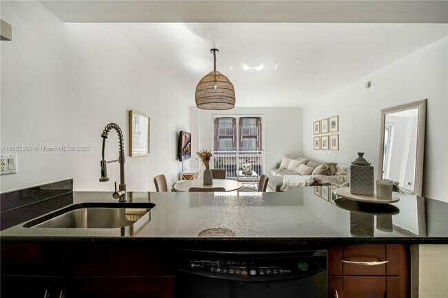 Foto del edificio - 7290 SW 90th St
