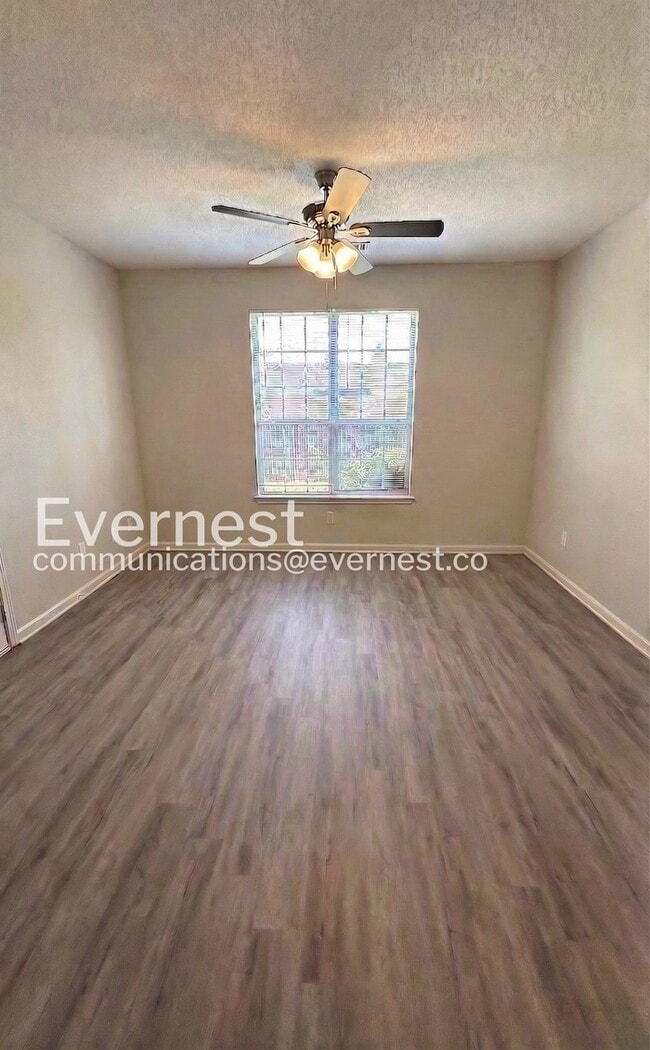 Foto del edificio - 2429 Brianna Dr