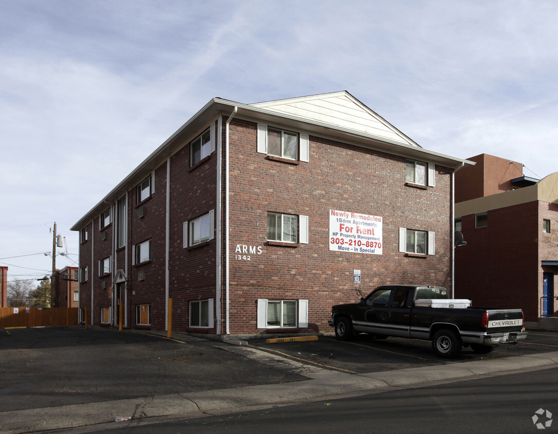 Foto principal - 1342 Macon St