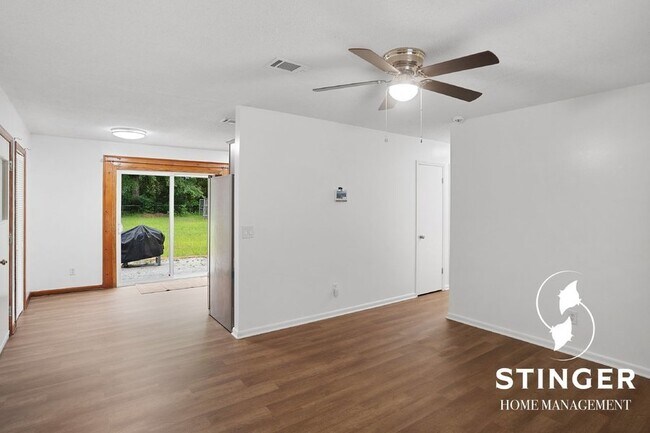 Foto del edificio - 3 Bedroom / 2 Bath for Rent In Beaufort