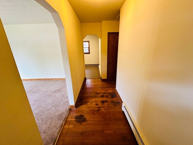 Foto del edificio - 3 Bedroom 2 Bath House 1 Car Garage