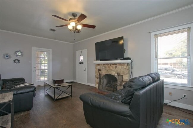 Foto del edificio - 320 E Faust St