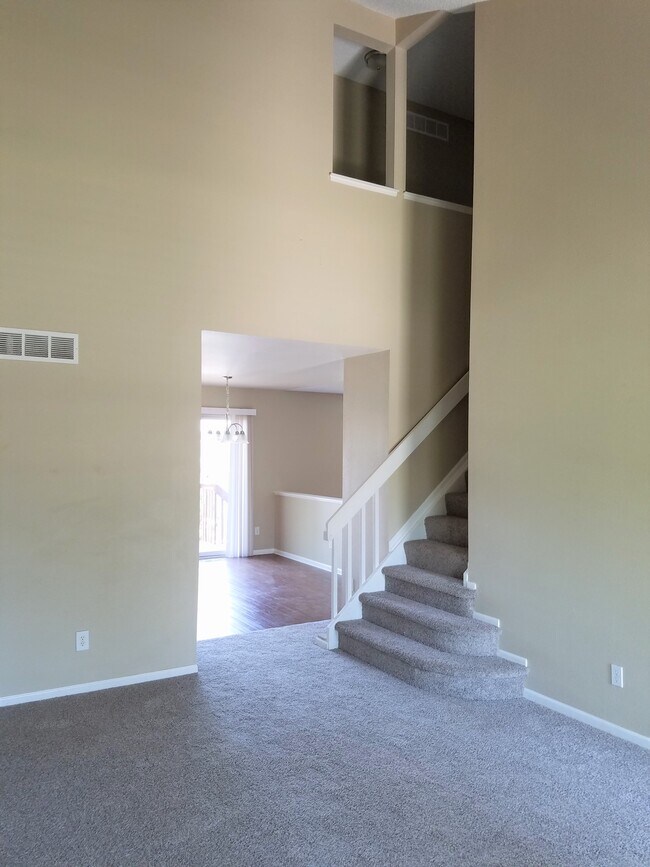 Foto del edificio - 9460 Cove Creek Dr