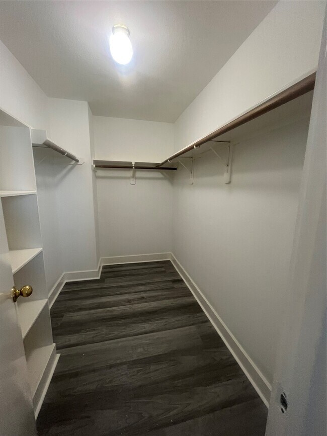 Foto del edificio - 11809 Longwood Garden Way