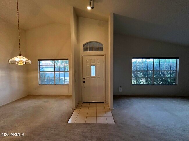 Foto del edificio - 4525 E Grovers Ave