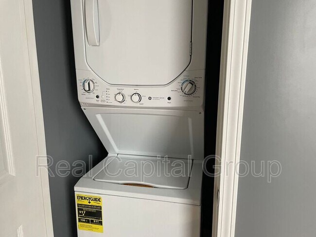 Foto del edificio - 1576 Foster Ave