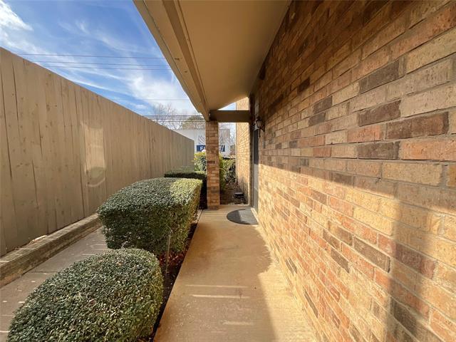 Building Photo - 2331 N Davis Dr