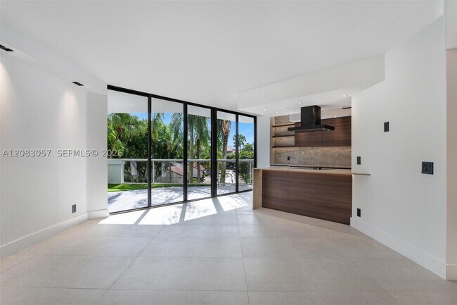 Building Photo - 3610 Yacht Club Dr