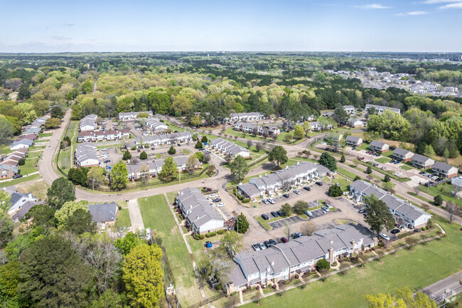 Foto aérea - Carrington Townhomes