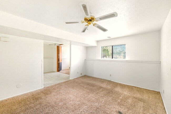 Foto del edificio - Available Immediately! 2 Bed 1 Bath in Denver