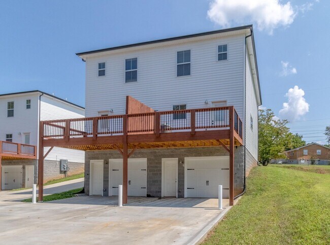 Building Photo - 938 Charlotte St