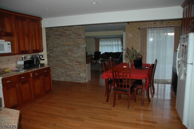 Foto del edificio - 22 Woodland Dr