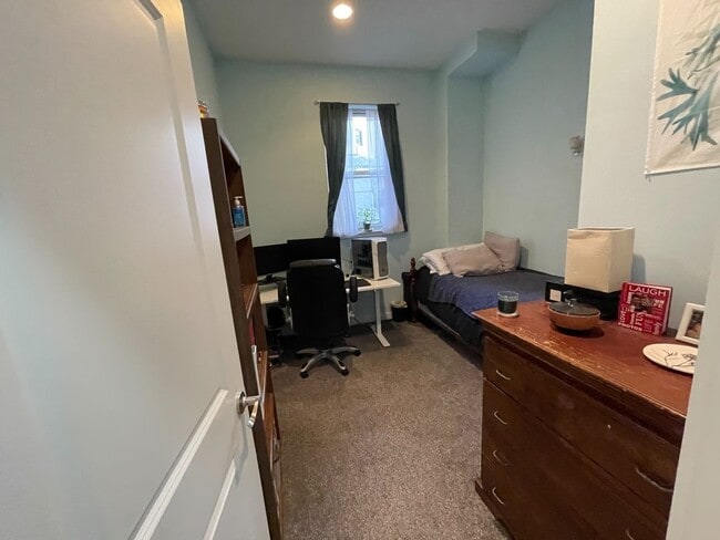 Building Photo - 1411 W Thompson St