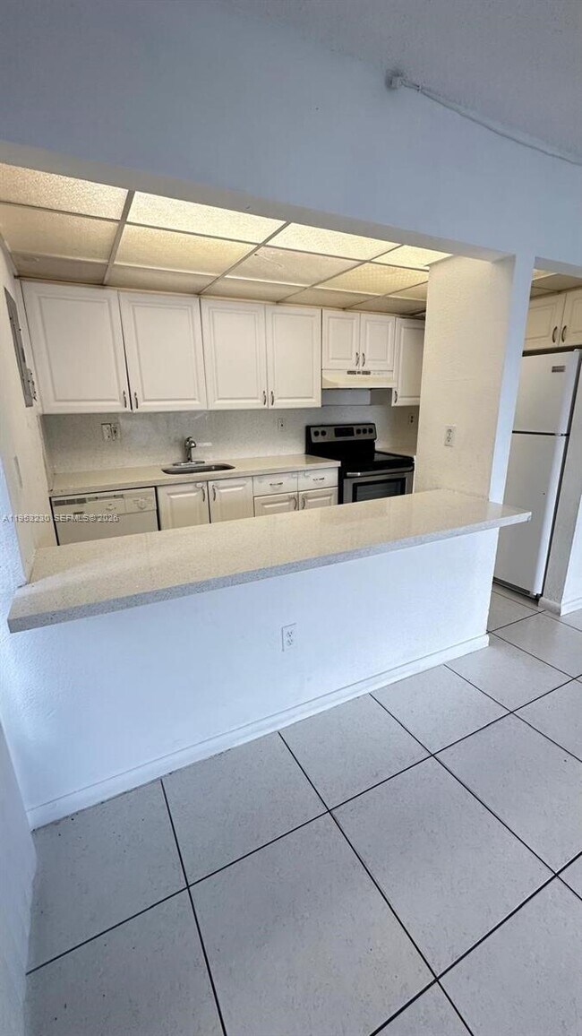 Foto del edificio - 17650 NW 68th Ave