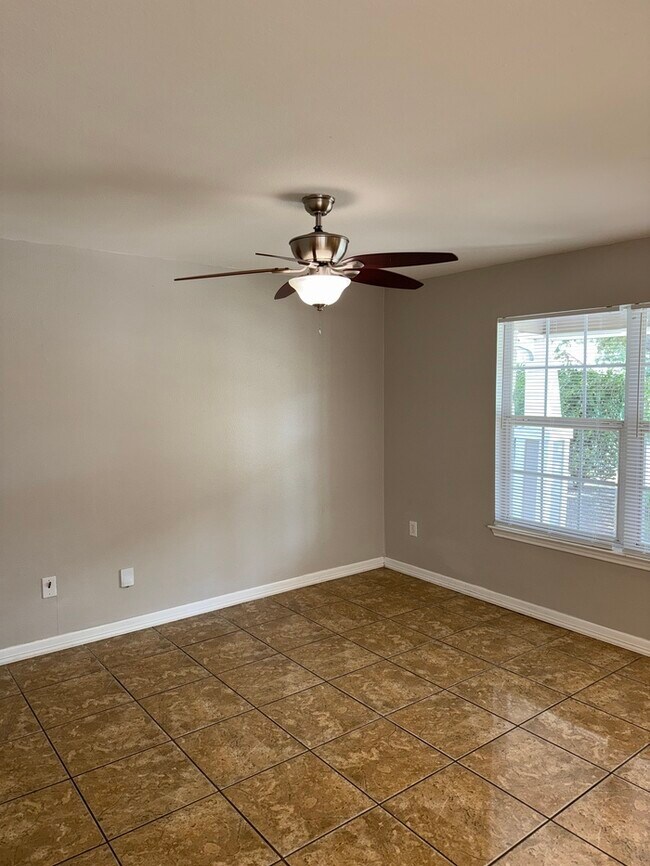 Foto del edificio - 8919 Heather Ct