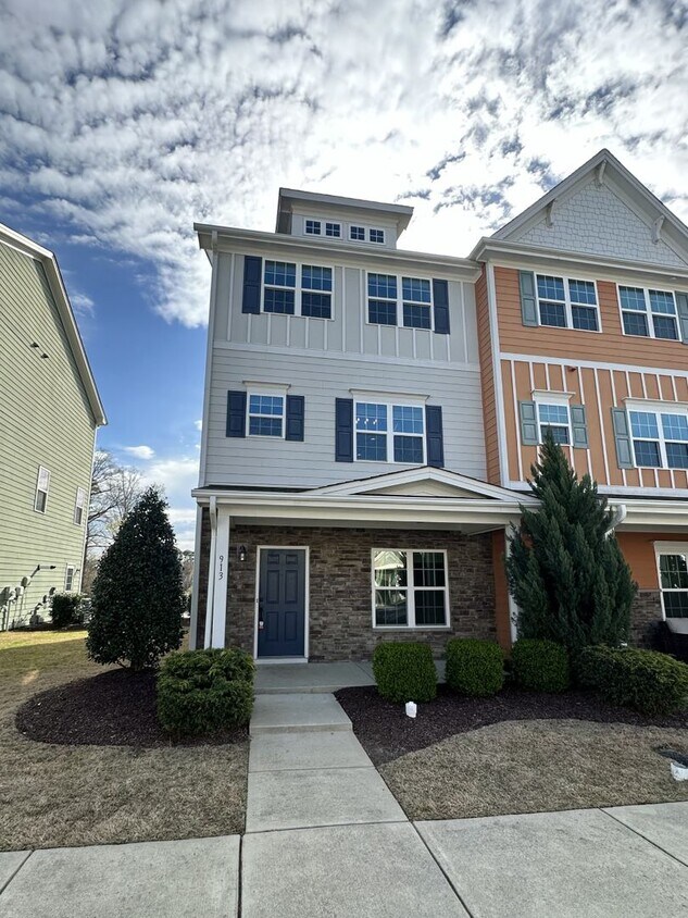 4 Bedroom 3.5 Bathroom Townhome Townhome Rentals in Apex NC