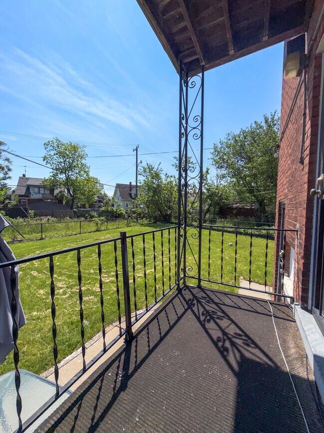 Foto del edificio - 9392 Woodside St