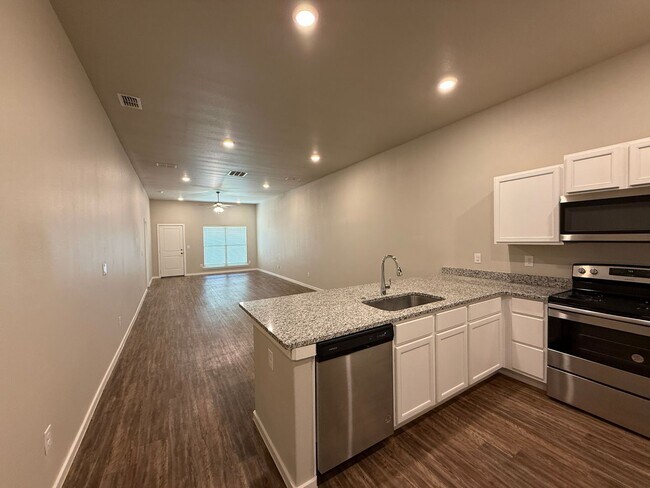 Foto del edificio - Willowbend Townhome Now Available