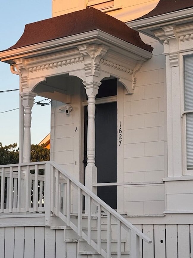 Building Photo - 1627 Pine St