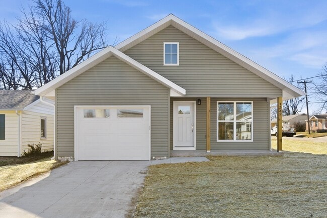 Building Photo - 1342 E Blaine St